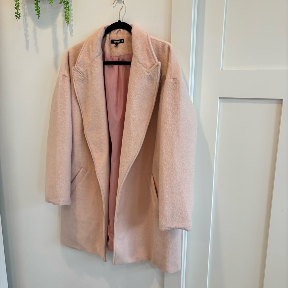 Missguided Drop Shoulder Light Pink Faux Fur Formal Women's Coat US Size 6 - Picture 2 of 10